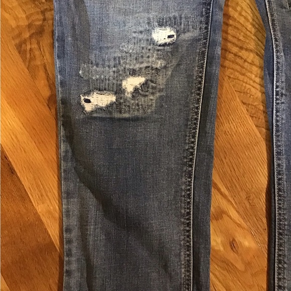 Women’s size 22 Maurices distressed denim jeans with stretch - Picture 3 of 12